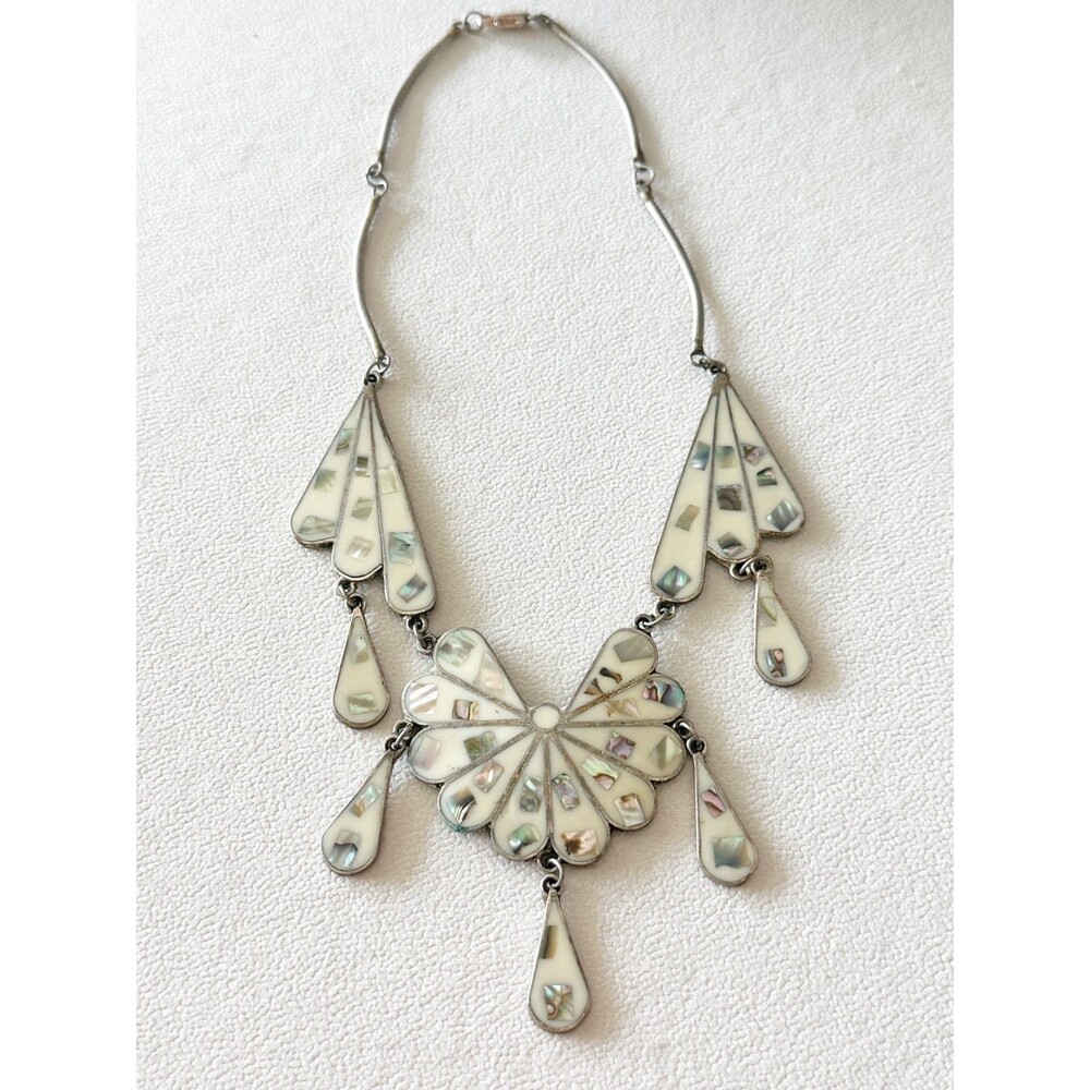 Shell Inlay Fan Pendant Necklace in Cream